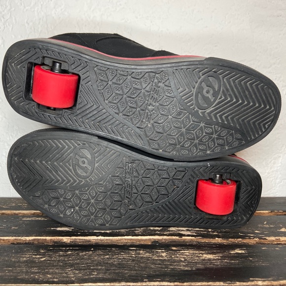 Heelys Sneakers Youth 4 Black Red Athletic Skateboarding Shoes With Wheels - Picture 13 of 15